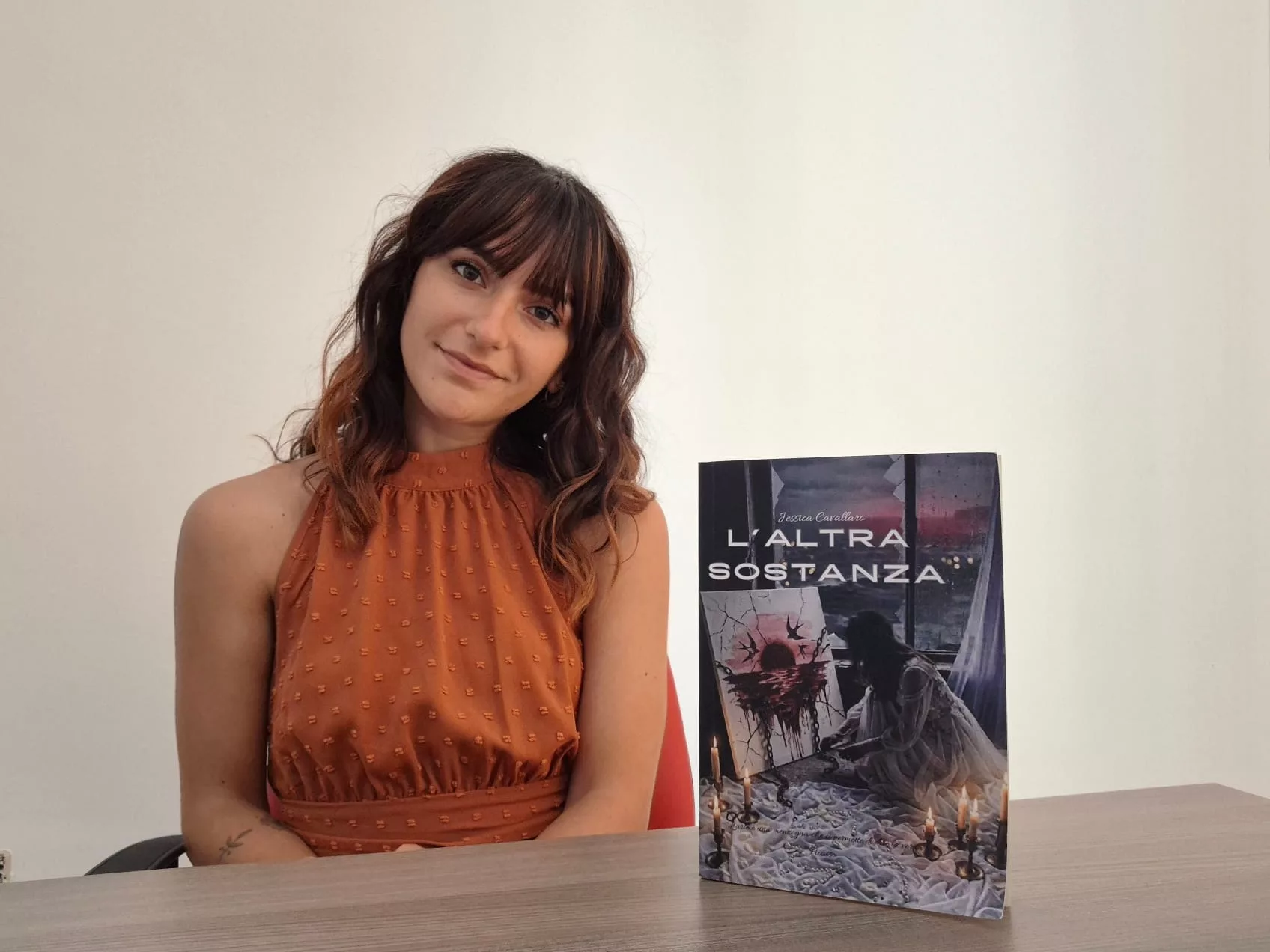 “L’altra sostanza”, il debutto letterario di Jessica Cavallaro: un thriller psicologico tra traumi, memoria e verità