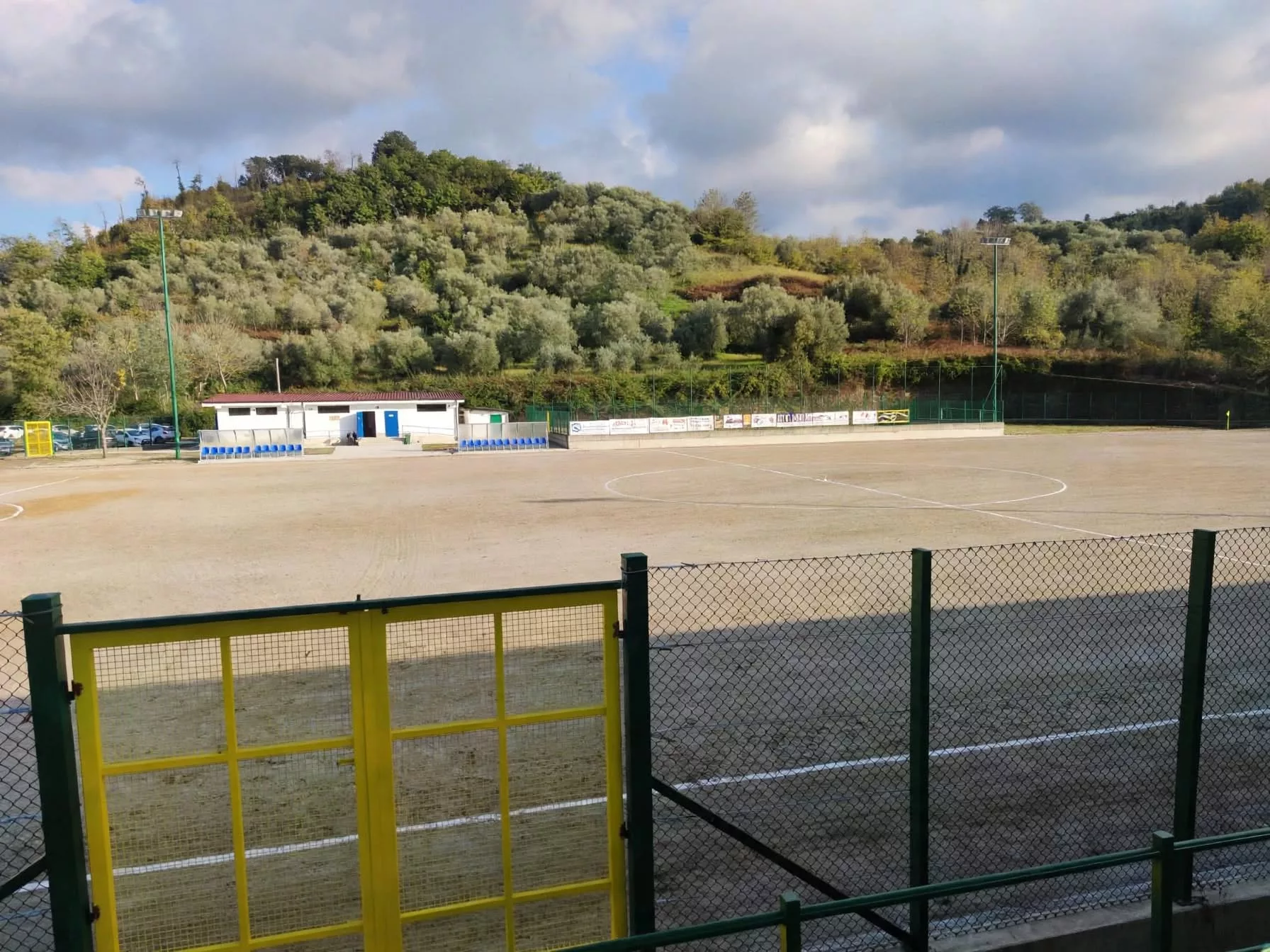 Troppi spettatori allo stadio di Dasà: decreto penale per il sindaco Scaturchio, che si oppone e chiede il processo