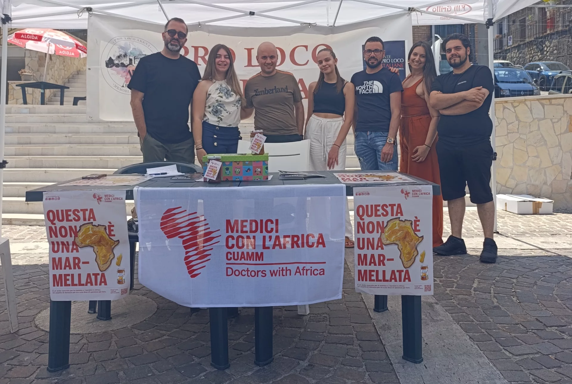 Arena, oltre 1.000 euro con “Questa non è una marmellata”: la solidarietà che porta aiuto in Africa